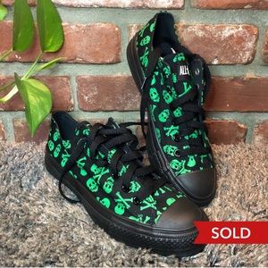 CONVERSE Skull & Crossbones Low Top Chucks ✨NEW✨